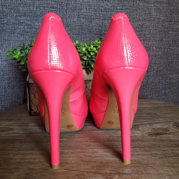 Gianni Bini | Hot Pink Platform Heels Round Toe - Picture 4 of 11